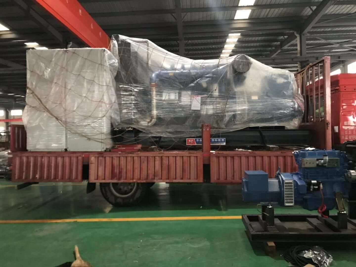 華全動力一臺1000kw立柜四保護柴油發(fā)電機組于12月9日成功發(fā)往山東省