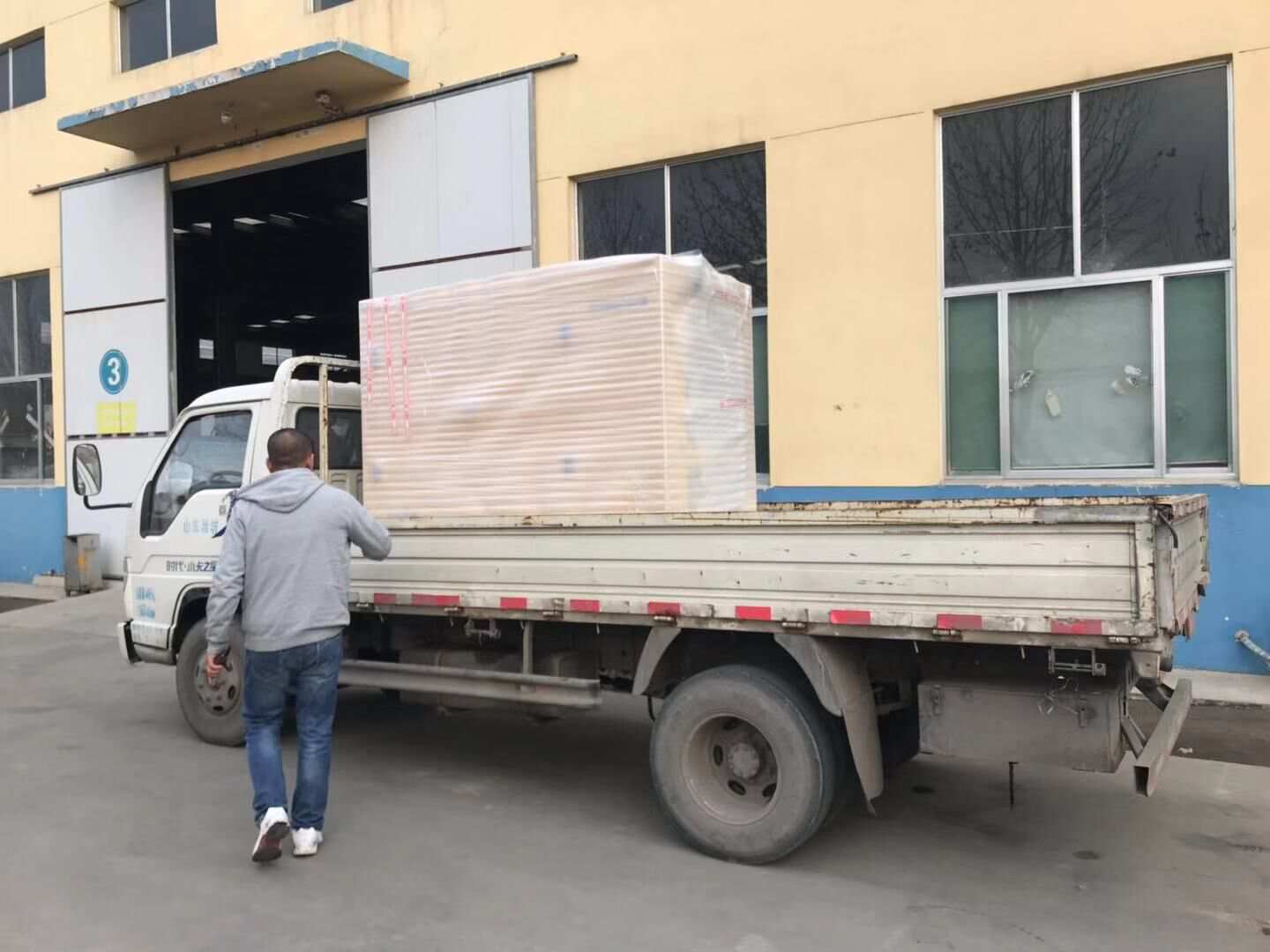 12月14日，王先生從華全動力訂購的15kw靜音箱柴油發電機組順利發往山東省